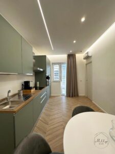 Soggiorno per vacanze con cucina attrezzata a Frattaminore